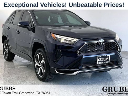 Used 2025 Toyota RAV4 SE AWD/4WD image 1