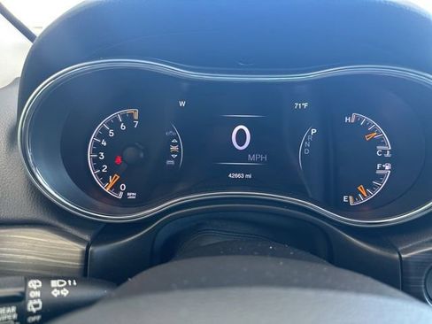 Used 2019 Jeep Grand Cherokee Limited w/ Luxury Group II AWD/4WD image 17
