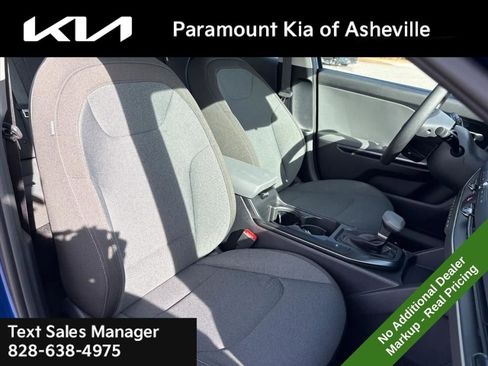 New 2025 Kia K4 LXS image 18