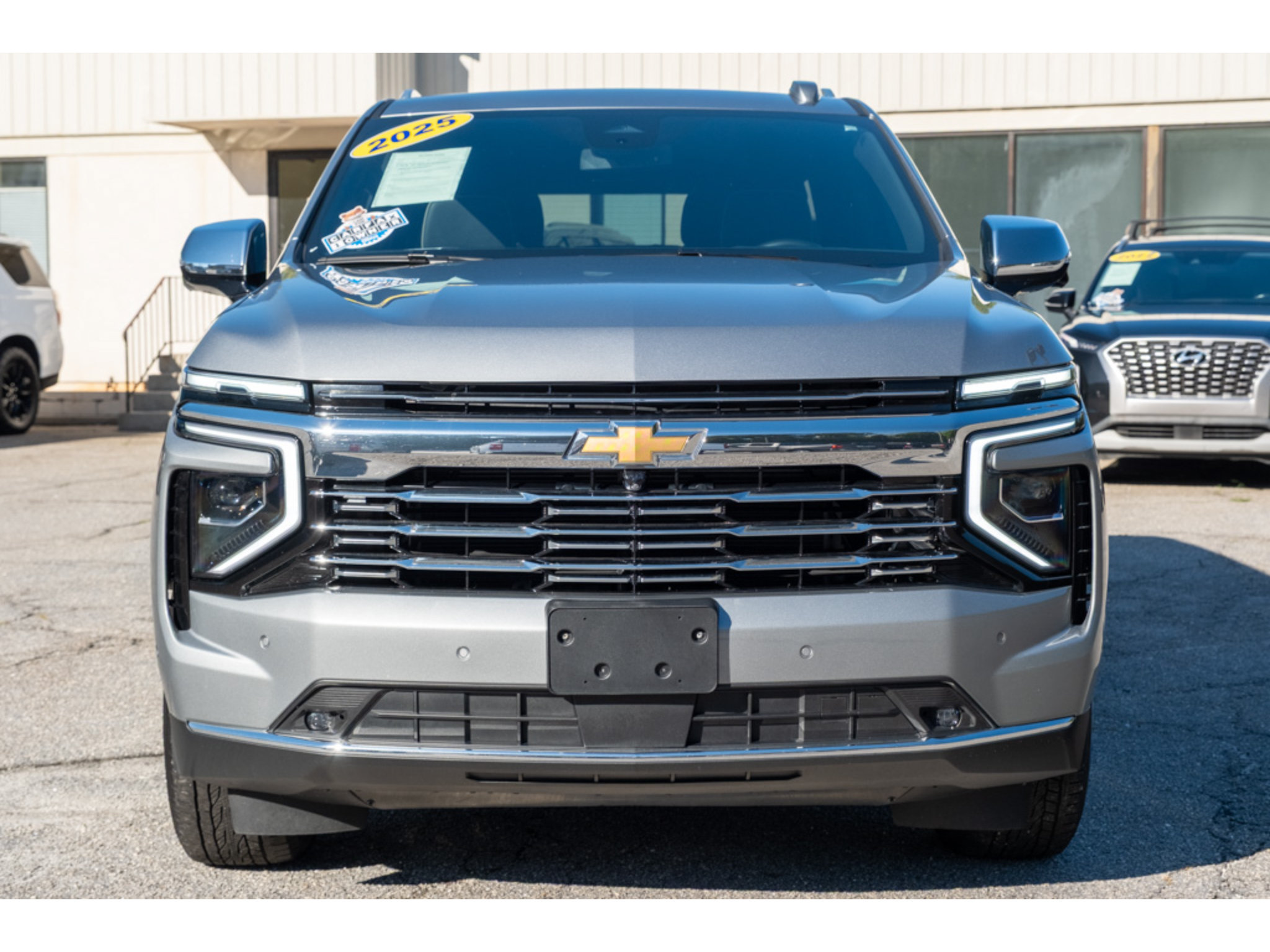 Used 2025 Chevrolet Tahoe Premier AWD/4WD image 3