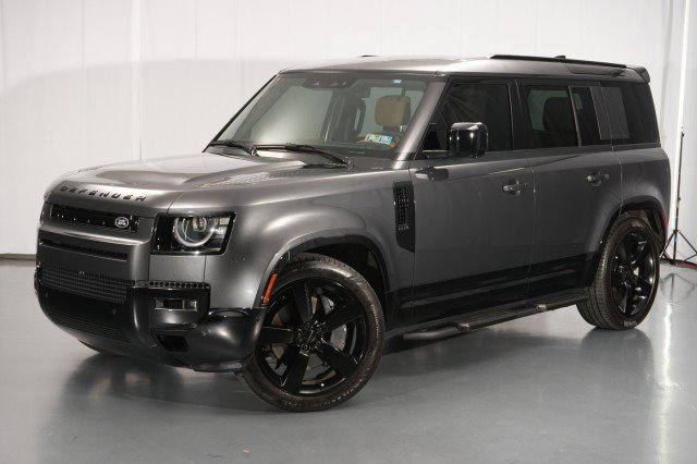 Used 2026 Land Rover Defender 110 X-Dynamic SE AWD/4WD image 1