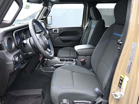 Used 2025 Jeep Wrangler Unlimited Rubicon 4xe w/ Convenience Group image 11