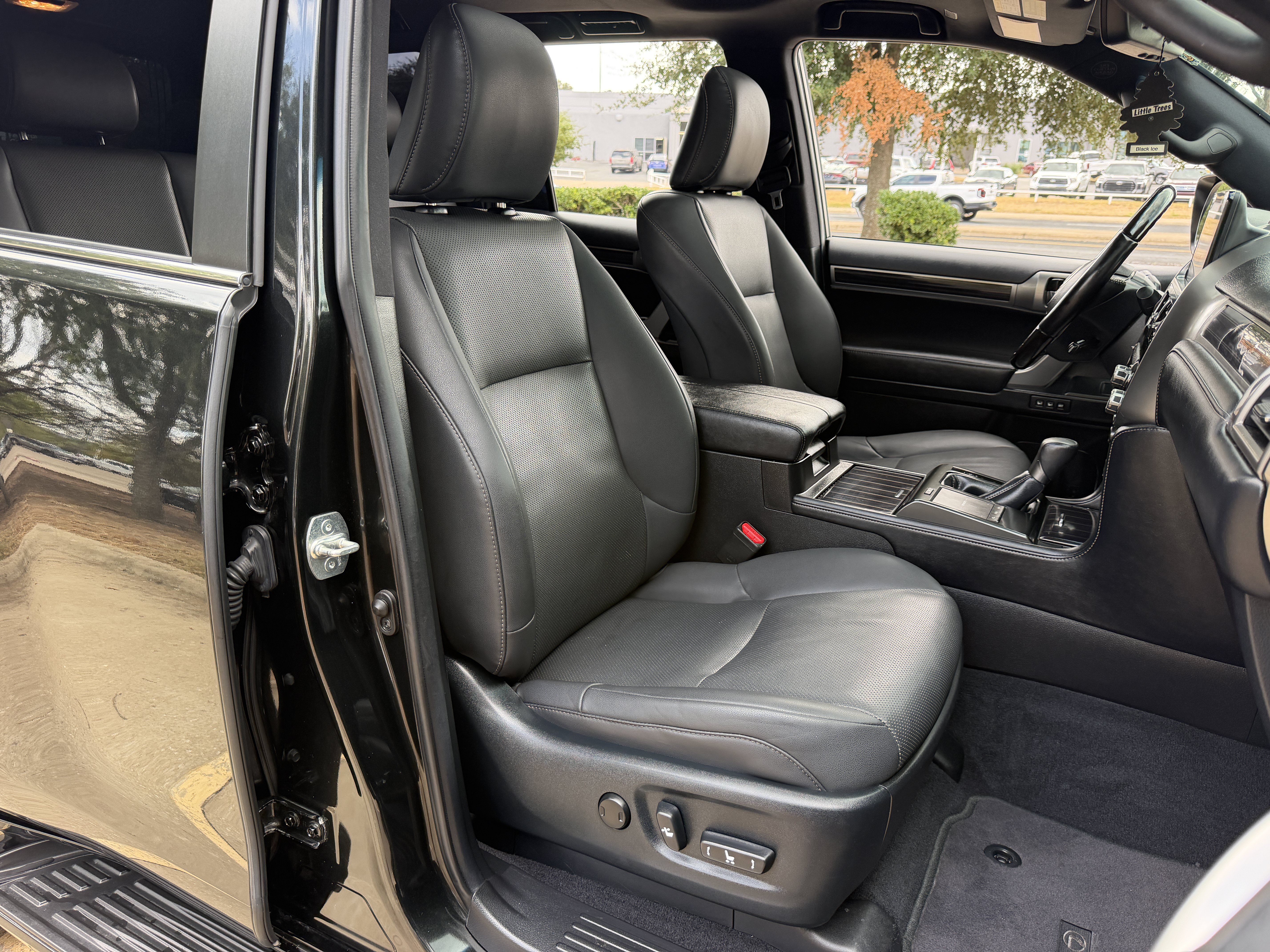 Used 2022 Lexus GX 460 Premium w/ Premium Package AWD/4WD image 13