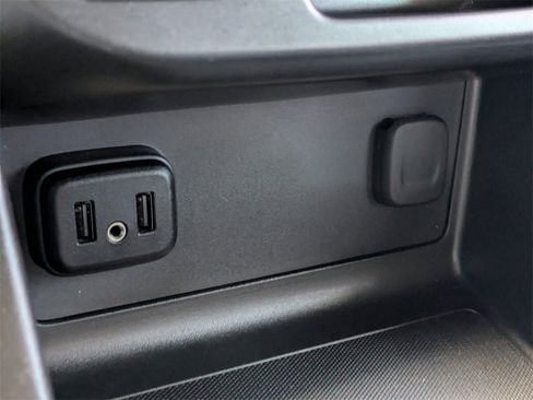 Used 2022 Chevrolet Colorado Z71 w/ Safety Package image 24