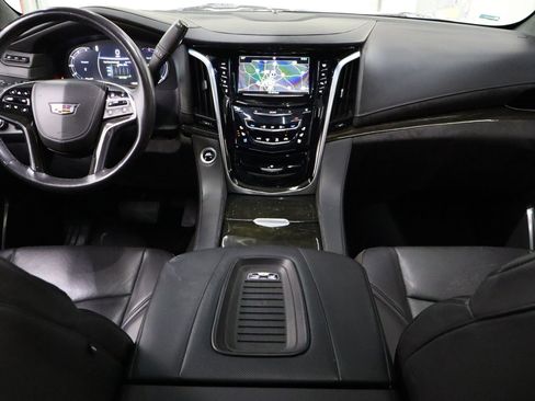 Used 2020 Cadillac Escalade Platinum image 33