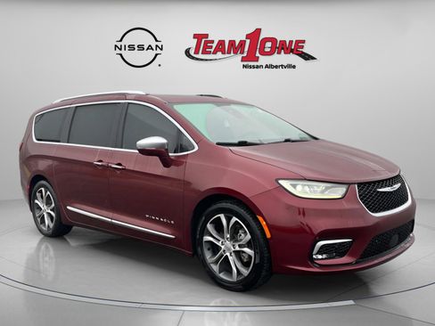 Used 2022 Chrysler Pacifica Pinnacle image 1
