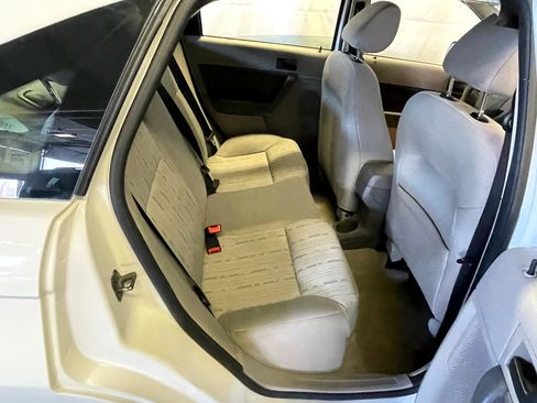 Used 2010 Ford Focus SE image 15