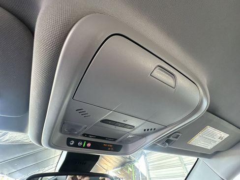 Used 2024 GMC Terrain SLT image 16