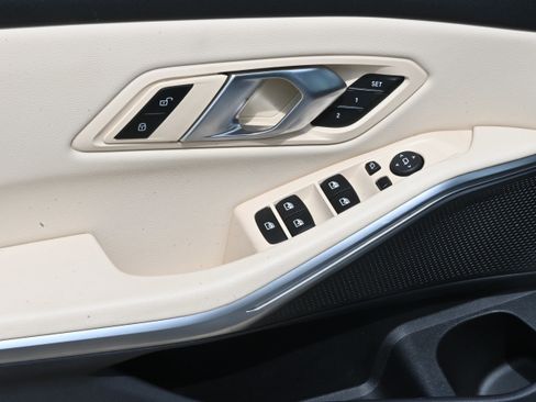 Used 2024 BMW 330i Sedan w/ Convenience Package image 28