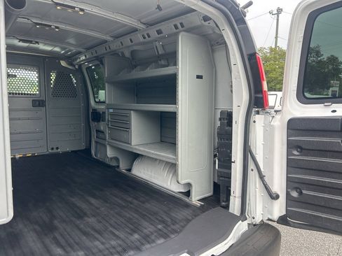 Used 2017 Chevrolet Express 2500 RWD image 23