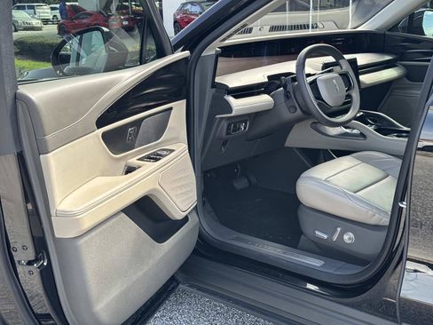 Used 2024 Lincoln Nautilus Premier AWD/4WD image 13