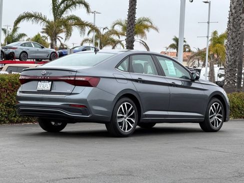 Used 2026 Volkswagen Jetta SE FWD image 4