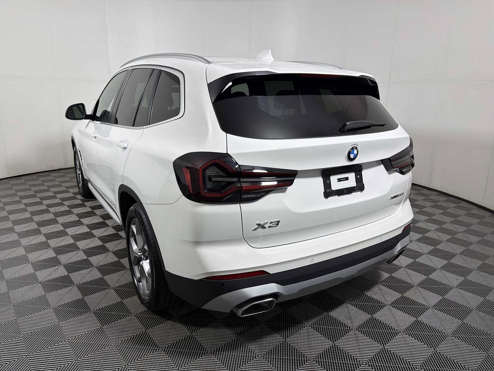 Used 2024 BMW X3 xDrive30i w/ Convenience Package AWD/4WD image 5