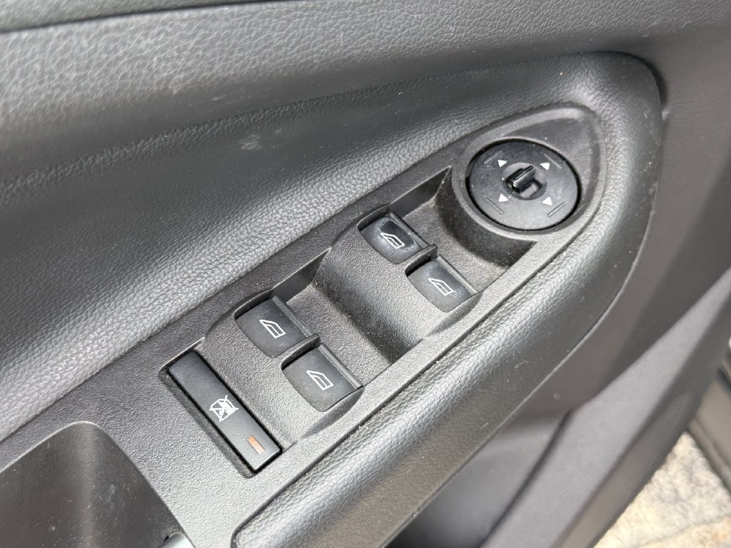 Used 2018 Ford Escape SE AWD/4WD image 9
