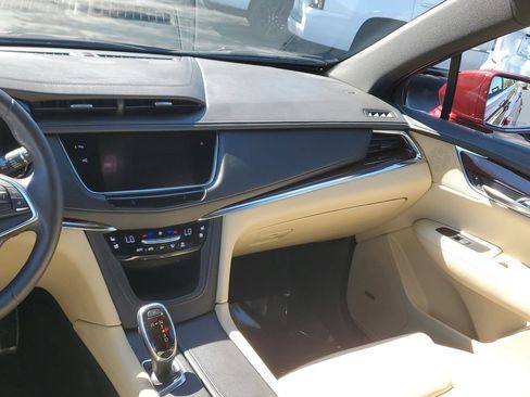 Used 2017 Cadillac XT5 Premium Luxury w/ Driver Assist Package image 20