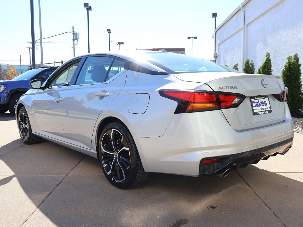 Used 2025 Nissan Altima 2.5 SR FWD image 3