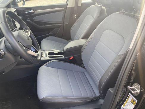 Used 2025 Volkswagen Jetta SE image 27