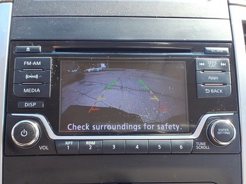 Used 2015 Nissan Frontier SV w/ SV Value Truck Package AWD/4WD image 16
