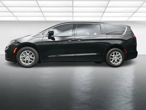New 2026 Chrysler Pacifica Select image 21