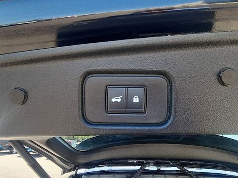 Used 2025 Nissan Pathfinder SL w/ Cargo Package AWD/4WD image 14