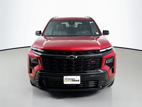 Used 2025 Chevrolet Traverse RS image 3