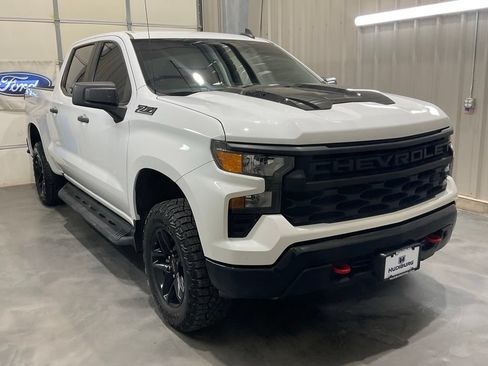Used 2024 Chevrolet Silverado 1500 Custom Trail Boss w/ LPO, Dark Essentials Package AWD/4WD image 2