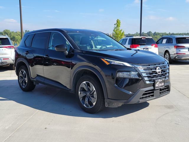 Used 2025 Nissan Rogue SV AWD/4WD image 4