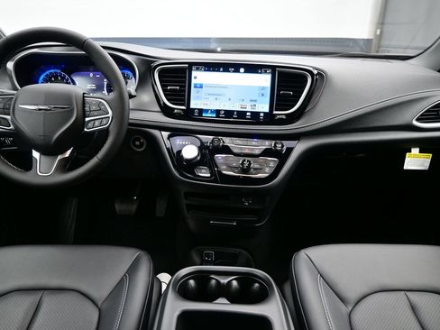 New 2026 Chrysler Pacifica Select AWD/4WD image 12