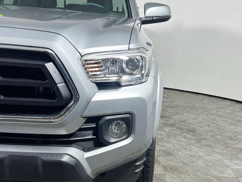 Used 2022 Toyota Tacoma SR5 w/ Technology Package RWD image 11