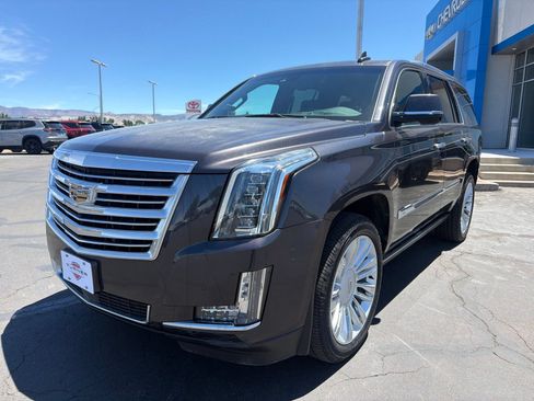 Used 2015 Cadillac Escalade Platinum AWD/4WD image 3