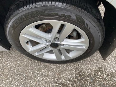 Used 2019 Toyota Corolla SE w/ SE Option Package FWD image 31