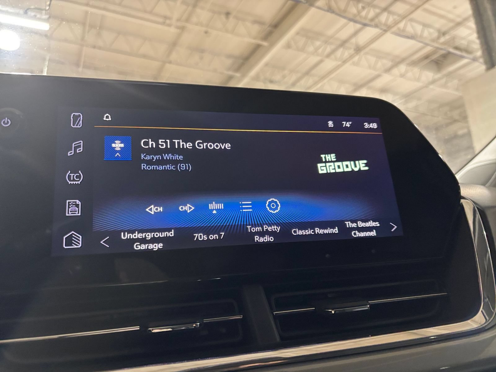 Used 2025 Chevrolet Trax LT FWD image 19