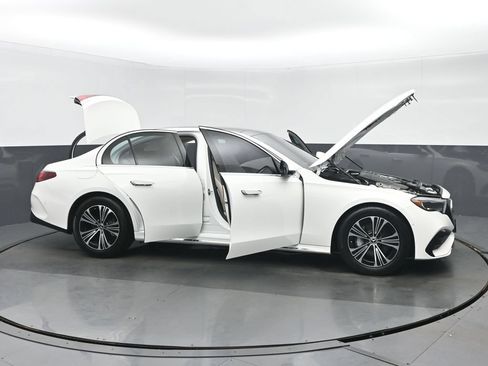 Used 2024 Mercedes-Benz E 350 4MATIC Sedan image 38