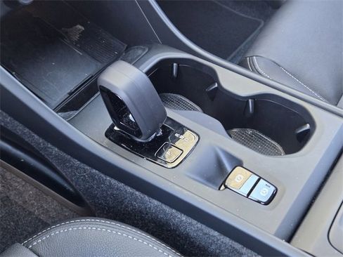 Used 2025 Volvo XC40 B5 Core image 23