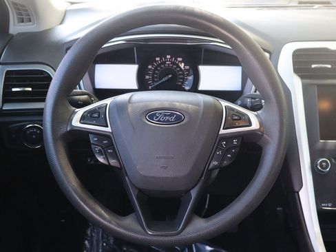 Used 2014 Ford Fusion SE FWD image 18