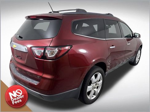 Used 2017 Chevrolet Traverse LT w/ Style and Technology Package image 3