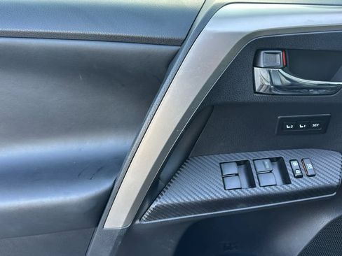 Used 2014 Toyota RAV4 Limited image 12