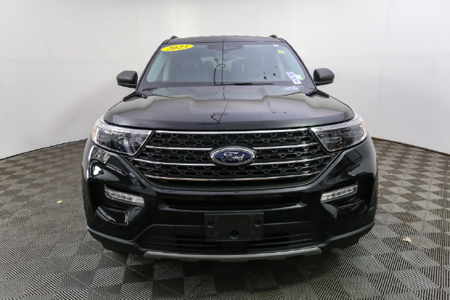 Used 2023 Ford Explorer XLT w/ Equipment Group 202A AWD/4WD image 4
