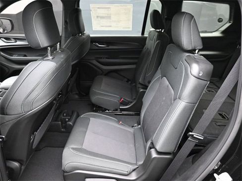 New 2025 Jeep Grand Cherokee L Laredo image 17