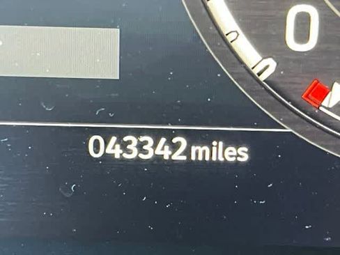 Used 2023 Land Rover Defender 110 SE AWD/4WD image 8