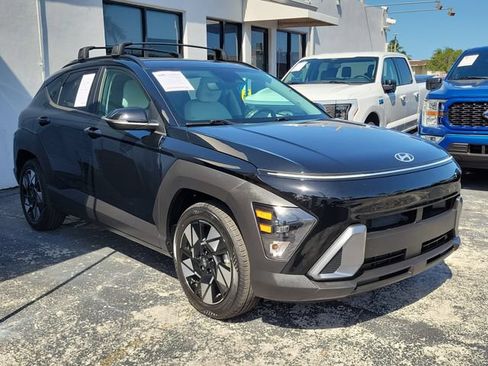 Used 2025 Hyundai Kona SEL FWD image 2