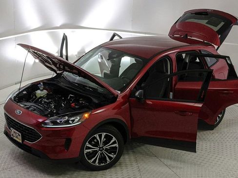 Used 2021 Ford Escape SE w/ SE Sport Appearance Package FWD image 24