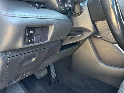 Used 2022 Toyota Highlander LE image 25