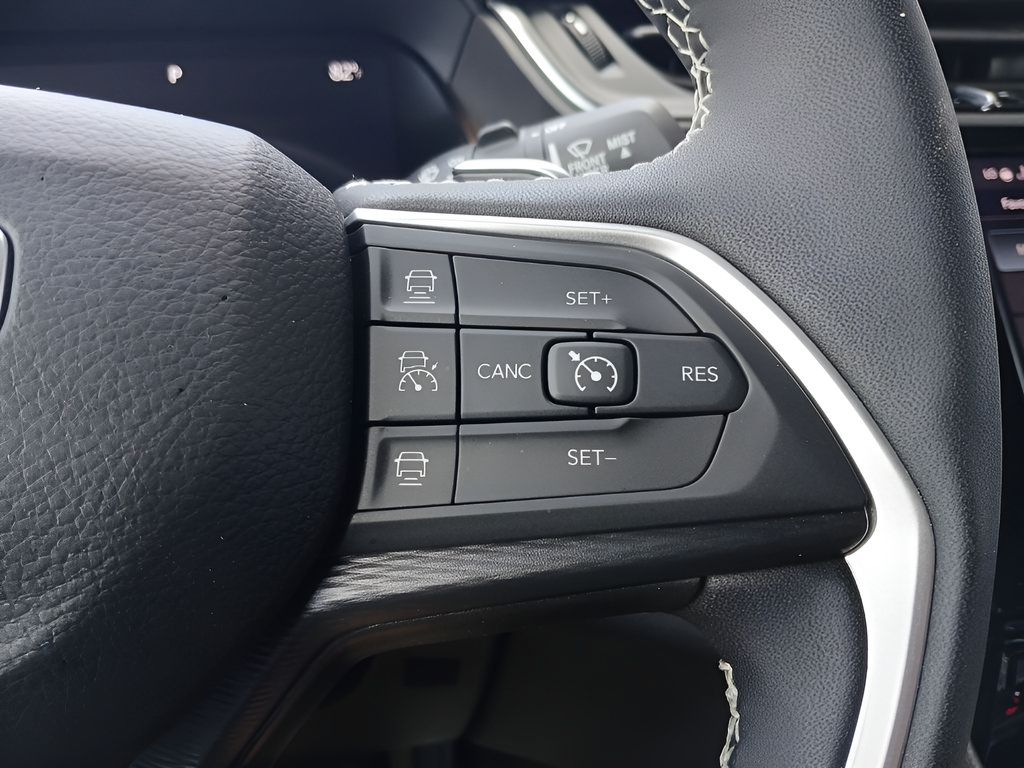 Used 2025 Jeep Grand Cherokee L Altitude AWD/4WD image 22
