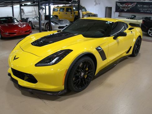 Used 2016 Chevrolet Corvette Z06 w/ 3LZ Preferred Equipment Group RWD image 2
