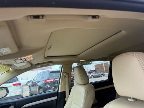 Used 2015 Toyota Highlander XLE AWD/4WD image 10