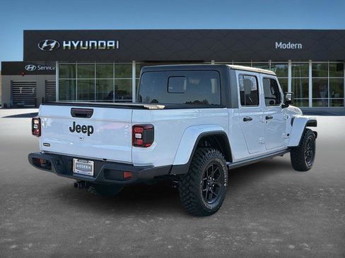 Used 2024 Jeep Gladiator Sport image 4