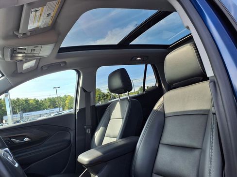 Used 2022 GMC Terrain SLT w/ Tech Package image 7