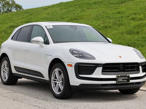 Certified 2026 Porsche Macan AWD/4WD image 25