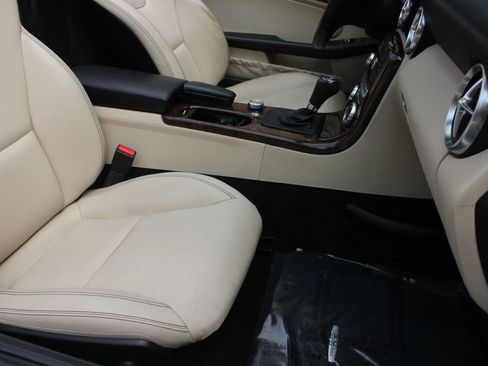 Used 2015 Mercedes-Benz SLK 350 w/ Multimedia Package image 22
